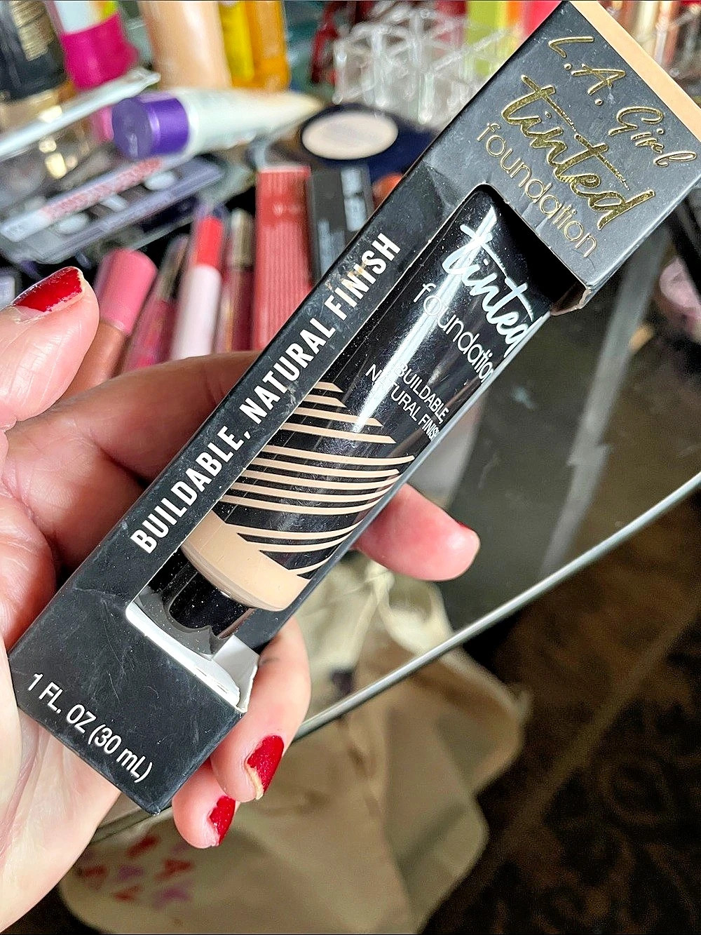 LA GIRL NIB Natural Tinted Foundation PORCELAIN